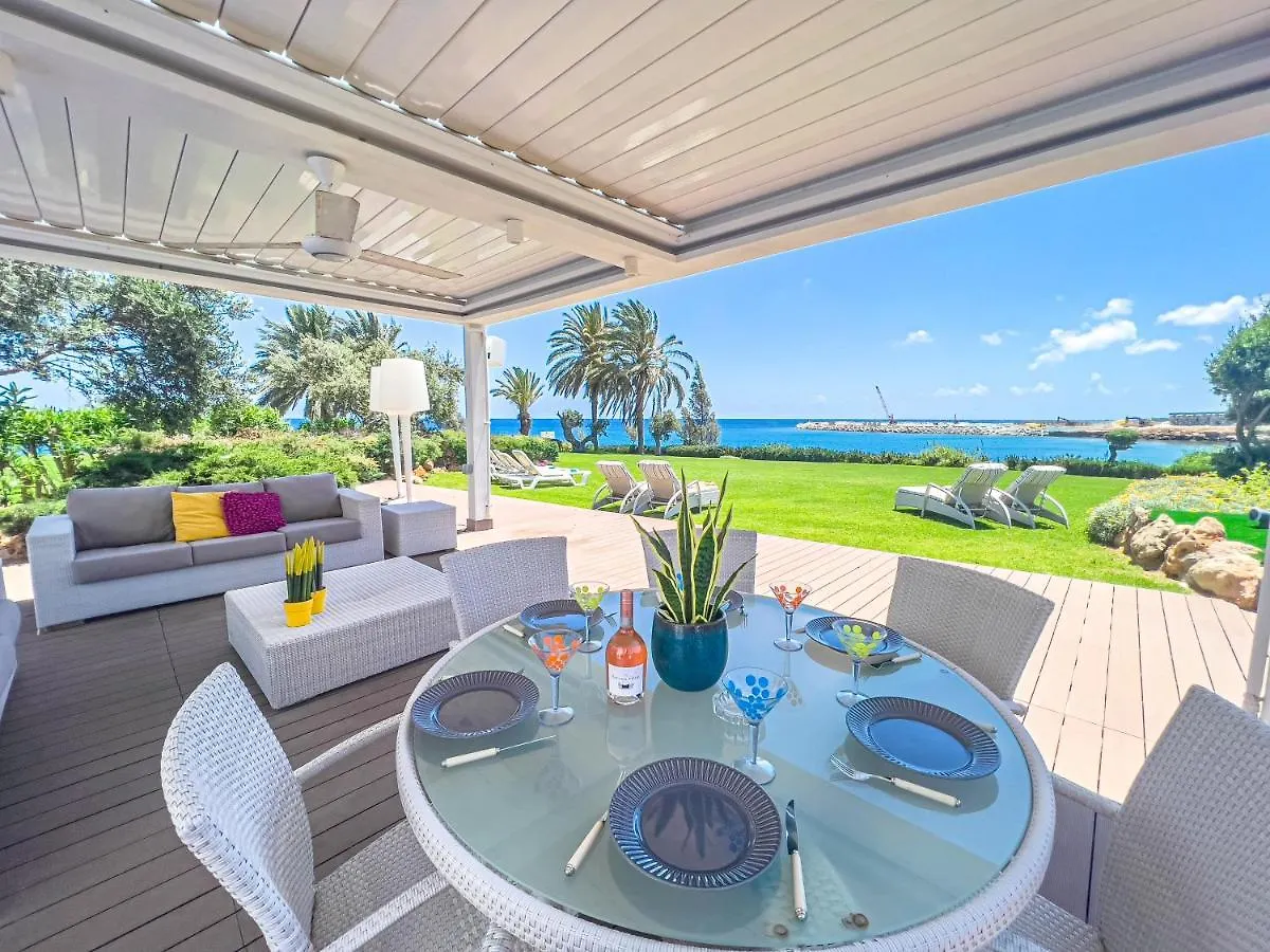 פרוטאראס Erato Seafront Luxury Villa