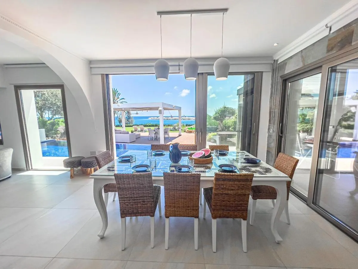 פרוטאראס Erato Seafront Luxury Villa